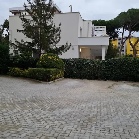 Casa Di Alessandra A Apartment Livorno